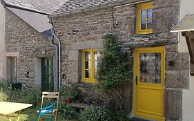 La Maison de Poupée Gîte cosy Monts d'Arrée Bretagne
